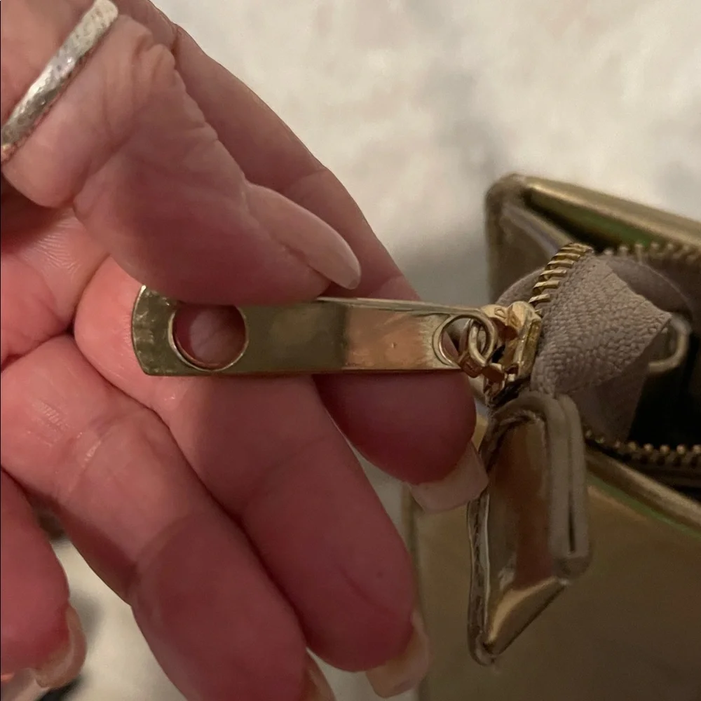 Stylish Gold Tote Bag - Picture 11 of 12